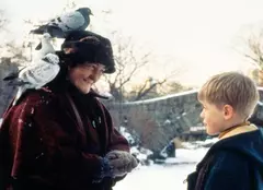 „Doamna cu porumbei” din Singur acasă 2, de nerecunoscut la 80 de ani. Cum arată Brenda Fricker azi și de ce este imobilizată la pat