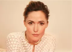 „If I Had Legs I’d Kick You”, drama care a adus Ursul de Argint pentru Rose Byrne. Un film incomod, dar necesar