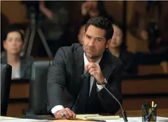 Netflix confirmă sezonul 5 „The Lincoln Lawyer”! Mickey Haller revine în „Avocatul din limuzină” cu noi episoade