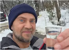 Vedetele la lopată! Cum au luptat Cosmin Seleși, Sonia Simionov și Chef Orlando Zaharia cu iarna „ca la țară”