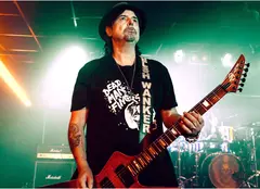 Doliu în lumea rockului: Phil Campbell, legendarul chitarist Motörhead, a murit la 64 de ani. Mesajul sfâșietor al familiei