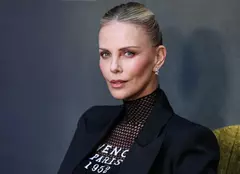 Charlize Theron și-a dezvăluit secretul la 50 de ani: „Chiar văd diferența!”. Ce mască de 50 de dolari folosește actrița