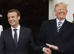 Macron l-a pus la punct pe Trump după glumele despre „palma” primită de la soție: „Nici elegant, nici la înălțime”