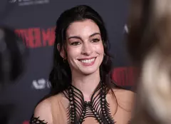 A ascuns calvarul un deceniu! Anne Hathaway și-a pierdut aproape complet vederea la un ochi: „M-am liniștit mult de atunci”