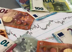 Imobiliare.ro Finance: Ce consecințe are creșterea cursului valutar asupra creditelor: locuințe mai scumpe, mai mulți bani aduși de acasă și rate mai mari 