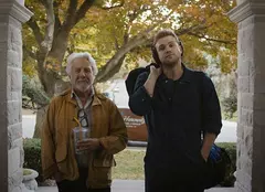 Thrillerul „Tuner” cu Leo Woodall și Dustin Hoffman ajunge în cinema. Totul despre filmul unde un acordor de piane devine spărgător de seifuri