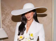 Dua Lipa și Callum Turner, primele imagini oficiale de la nuntă. Detalii despre mega-petrecerea din Sicilia