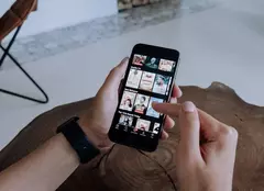 Să te uiți la Netflix la televizor sau pe telefonul mobil? Ce este, de fapt, mai bine?
