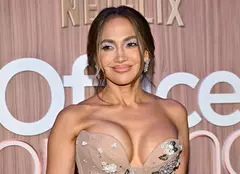 Jennifer Lopez, apariție de infarct la 56 de ani! Detaliul care i-a șocat pe fani pe covorul roșu: „Ce e cu baloanele acestea?”