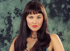 Ce mai face Lucy Lawless, protagonista din „Xena: Prințesa războinică”. Cum arată viața actriței la 25 de ani de la finalul serialului