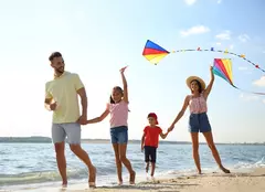 Idei de vacanță cu copiii care îi țin pe cei mici departe de ecrane 