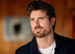 Tensiune maximă în finalul sezonului 4 din „Sullivan’s Crossing” la DIVA! Interviu exclusiv cu actorul Marcus Rosner: „Actoria este ca o vacanță”
