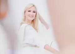 Teodora Tompea, dincolo de pupitrul Observator 19: „Vara mă machiez foarte puțin sau chiar deloc!”. Ce trucuri secrete are vedeta Antena 1. EXCLUSIV