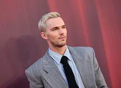 Nicholas Hoult se alătură universului „Harry Potter”! Ce rol iconic va juca actorul în sezonul al doilea al serialului HBO