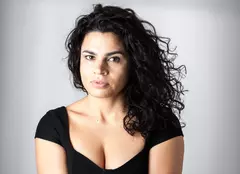 Cine este Alina Șerban: Totul despre actrița și regizoarea decorată de președinte care a ajuns pe covorul roșu la Veneția