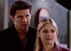 Sarah Michelle Gellar și David Boreanaz,  reuniune spectaculoasă la 30 de ani de la lansarea serialului „Buffy, spaima vampirilor”. Pozele care i-au cucerit pe fani