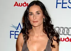 Demi Moore ia 2 milioane de dolari pentru o carte despre Ashton