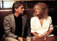 Recomandarea TVmania pentru seara de vineri, 5 mai: „Atracţie fatală”, cu Michael Douglas și Glenn Close