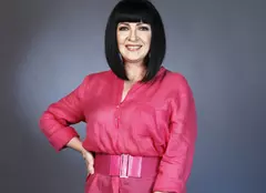 Neti Sandu își sărbătorește ziua de naștere. Cum a ajuns să citească în astre