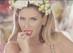 Andreea Bănică a lansat noul ei clip, “În lipsa ta”