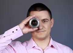George Buhnici are un telefon care face de toate. Doar omletă, nu