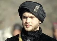 Aras Bulut (Baiazid din “Suleyman”) s-a îngrăşat 13 kilograme pentru rol