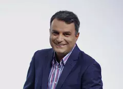 Interviu altfel. Ce credeți că și-a cumpărat Lucian Mîndruță din primul salariu?
