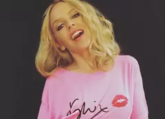 Kylie Minogue s-a logodit?