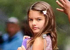 Suri Cruise a împlinit 10 ani şi a sărbătorit 3 zile