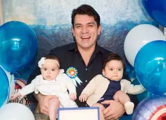Jorge Salinas, prima zi de naştere în compania gemenilor săi