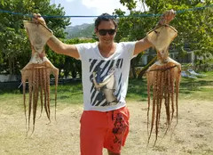 Sorin Bontea s-a delectat în vacanță cu miel la proțap și snorkeling