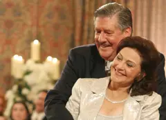 „Fetele Gilmore”: Kelly Bishop îi duce dorul lui Edward Herrmann