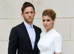 Actorii Kate Mara și Jamie Bell s-au căsătorit. Prima fotografie de la nuntă!
