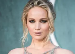 Jennifer Lawrence, în rochie de mireasă la petrecerea de logodnă