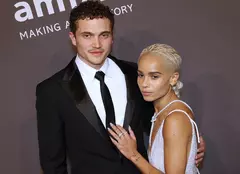 Actorii Zoe Kravitz şi Karl Glusman s-au căsătorit în secret la Paris