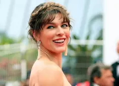 Milla Jovovich este însărcinată pentru a treia oară la 43 de ani