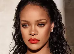 VIDEO. Rihanna lansează o carte autobiografică vizuală