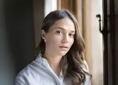 Alicia Vikander va juca într-un remake al filmului „Cu C de la crimă”