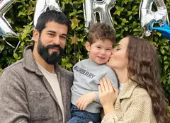 Burak Özçivit, tată pentru a doua oară. Fahriye Evcen a născut al doilea lor copil