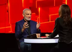 Damian Drăghici, artistul supranumit „Omul-orchestră”, răspunde curiozităților astăzi la „40 de întrebări cu Denise Rifai”