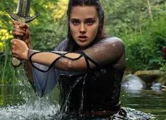 „Blestemată”, serialul Netflix despre Nimue, viitoarea Doamnă a Lacului, a fost anulat după numai un sezon