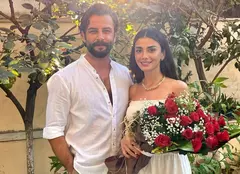 Au petrecut până târziu în noapte! Özge Yağız și Gökberk Demirci s-au logodit oficial