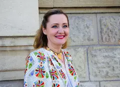 Elena Lasconi, detalii inedite despre primul ei job. Ce sacrificii făcea pentru a ajunge la muncă: „M-am întâlnit cu lupii”
