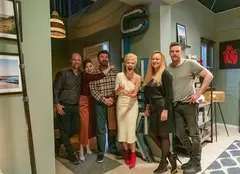 „Complet necunoscuți” este disponibil pe Netflix