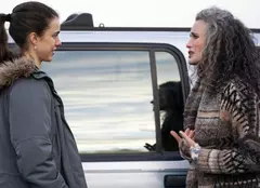Margaret Qualley joacă alături de celebra ei mamă, Andie MacDowell, în miniseria „Menajera”. Când începe pe Netflix