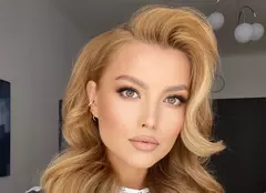 5 vedete care seamănă leit cu părinții lor. Elena Gheorghe și mama ei parcă sunt surori