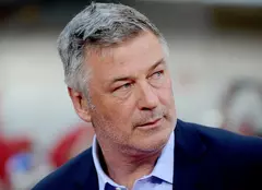 Asistentul care i-a dat lui Alec Baldwin o armă cu gloanțe reale nu e la prima greșeală de acest fel. De ce a fost concediat în 2019