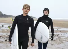 Când începe la AXN sezonul 2 din serialul „Alex Rider”. Cine sunt noii actori din distribuție