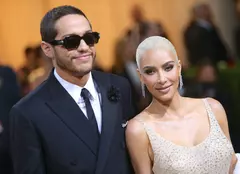 Kim Kardashian, desființată pentru că a ales o rochie a lui Marilyn Monroe la Met Gala. Cât valorează acum ținuta care a făcut valuri și la vremea ei