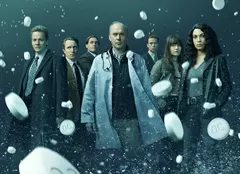 Review „În sevraj” / „Dopesick”, miniseria Disney Plus: Suferința, convertită în multe zerouri